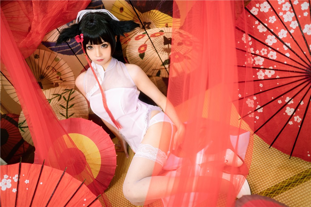 吃瓜资讯速递:幕后花絮中,两位明星靠得如此之近,仿佛有秘密